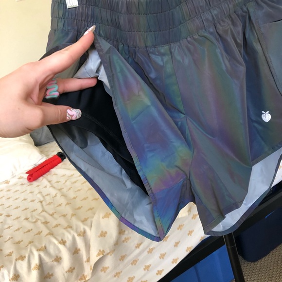 Holographic lined shorts - Picture 8 of 9